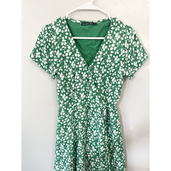 Abercrombie Fitch Mini Wrap Dress Short Sleeve Ruffle Hem S Green White Floral - Picture 1 of 9